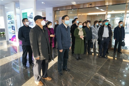 12月14日，張家界市政協黨組書記、主席歐陽斌一行來到張家界高新區萬眾實業集團有限公司，宣講黨的二十大精神